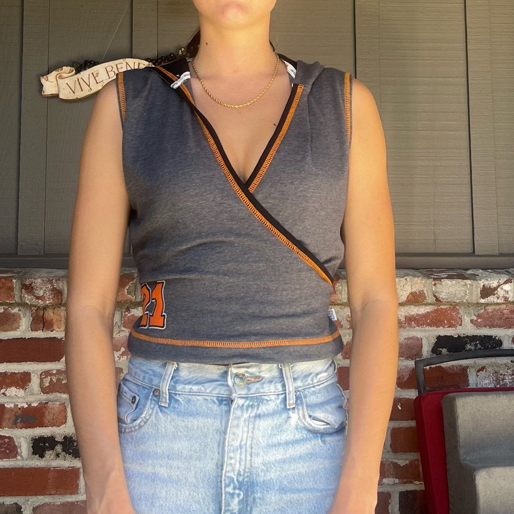 Vintage grey and orange sporty crop top with hoodie and wrap around style🧡